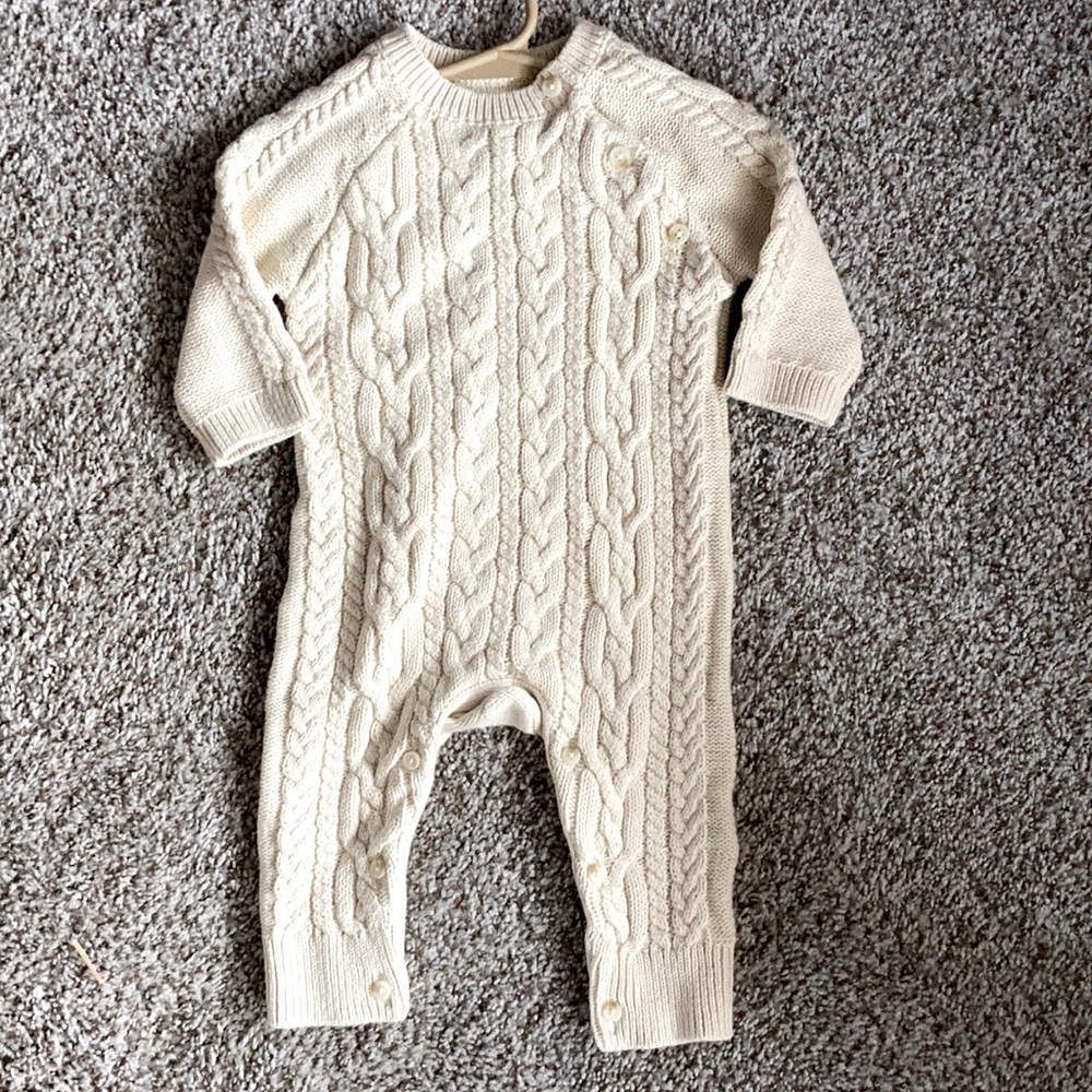 NWT baby gap cable knit size 3-6 months